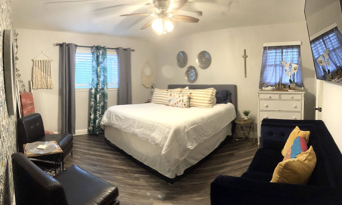North Richland Hills Bed & Breakfast | Private king master bedroom w/private bathroom & shared home (others live here)