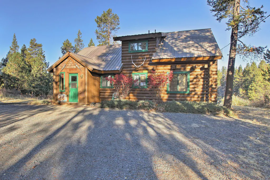 Oregon Water Wonderland Cabin | Private Log Cabin in Bend w/ Deschutes River View!