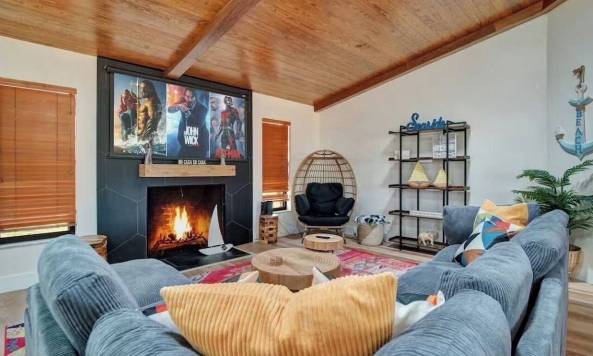 Edgewater House | Private Pool Beach House King Suite + Family Fun