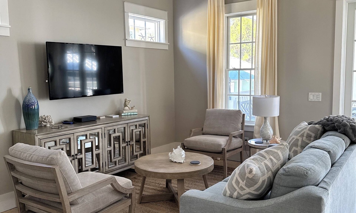 Sunnyside House | Private pool, FREE BIKES, Across the street from the BEACH! Free Pool Heater!