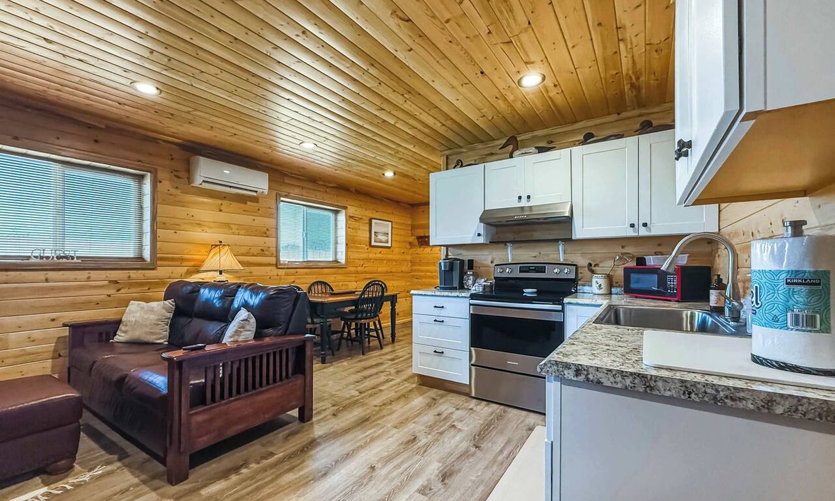 Sequim Apartment | Private, rustic 1‑bedroom suite retreat