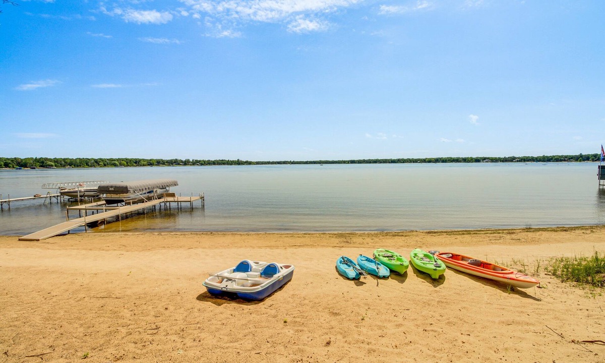 Baxter Cabin | Private sandy swimming beach on White Sand Lake