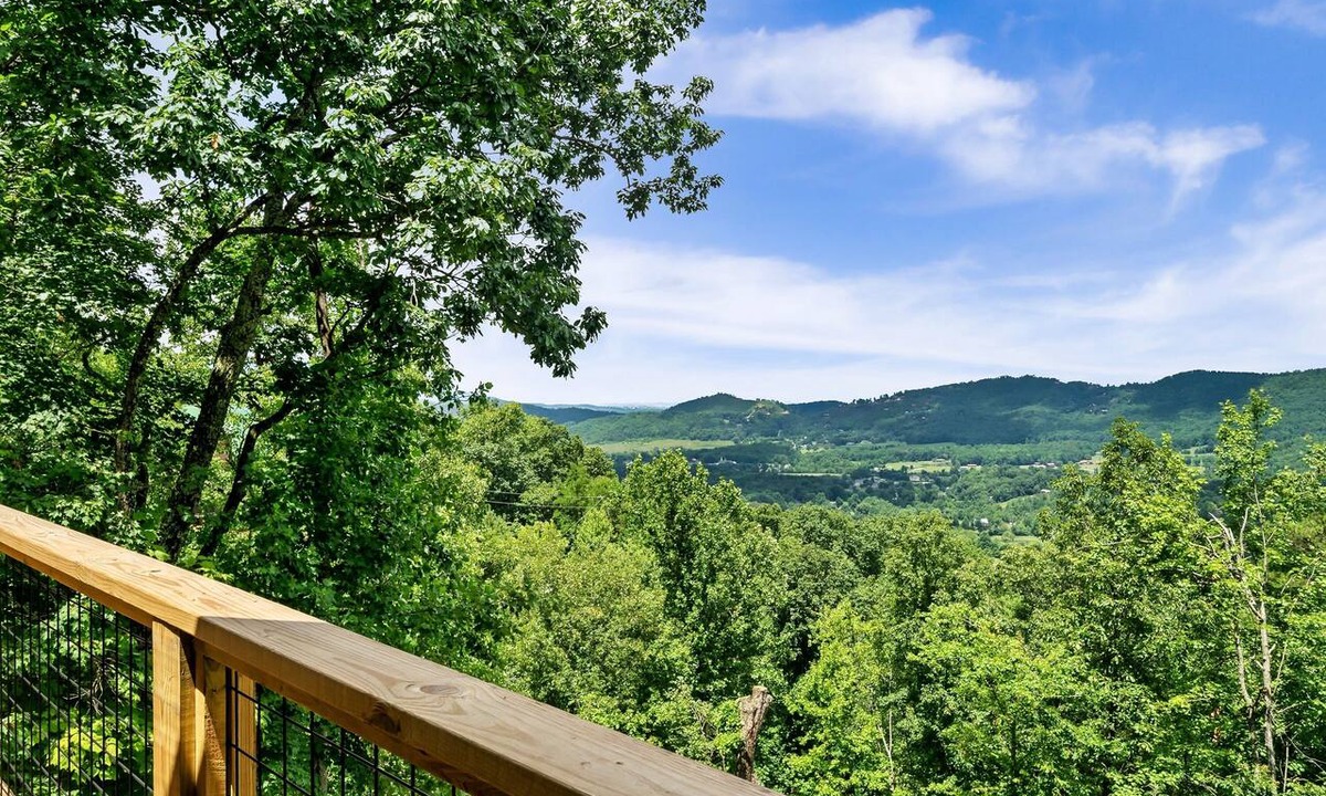 Smoky Mountains Cabin | Private Setting w/Stunning Mtn Range Views, Fire Pit, Game Rm, Hot Tub, Grill