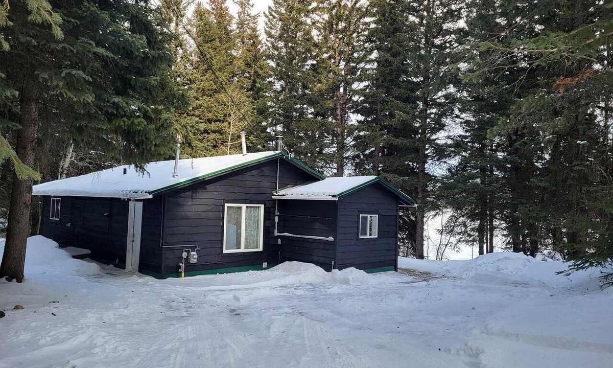 Division No. 3 Cabin | Private Waterfront Cabin Ideal for Outdoor Adventures in Alberta