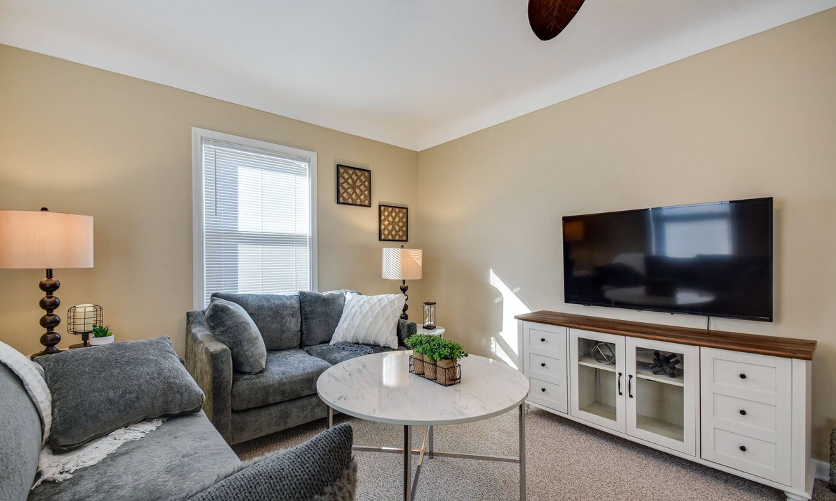 Cedar Rapids House | Quaint Cedar Rapids Home, 4 Mi to Downtown!