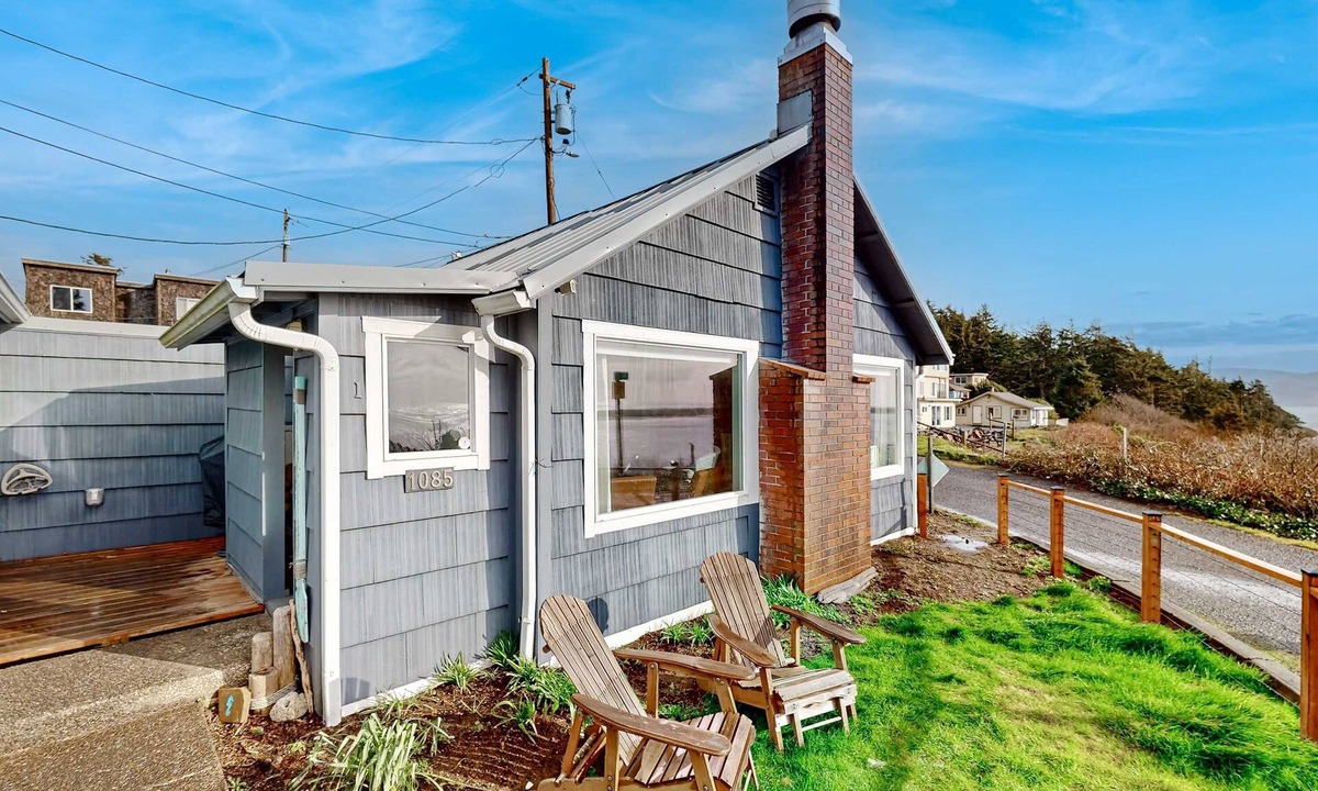 Netarts House | Quaint oceanfront hideaway with open layout fireplace central AC and gas grill