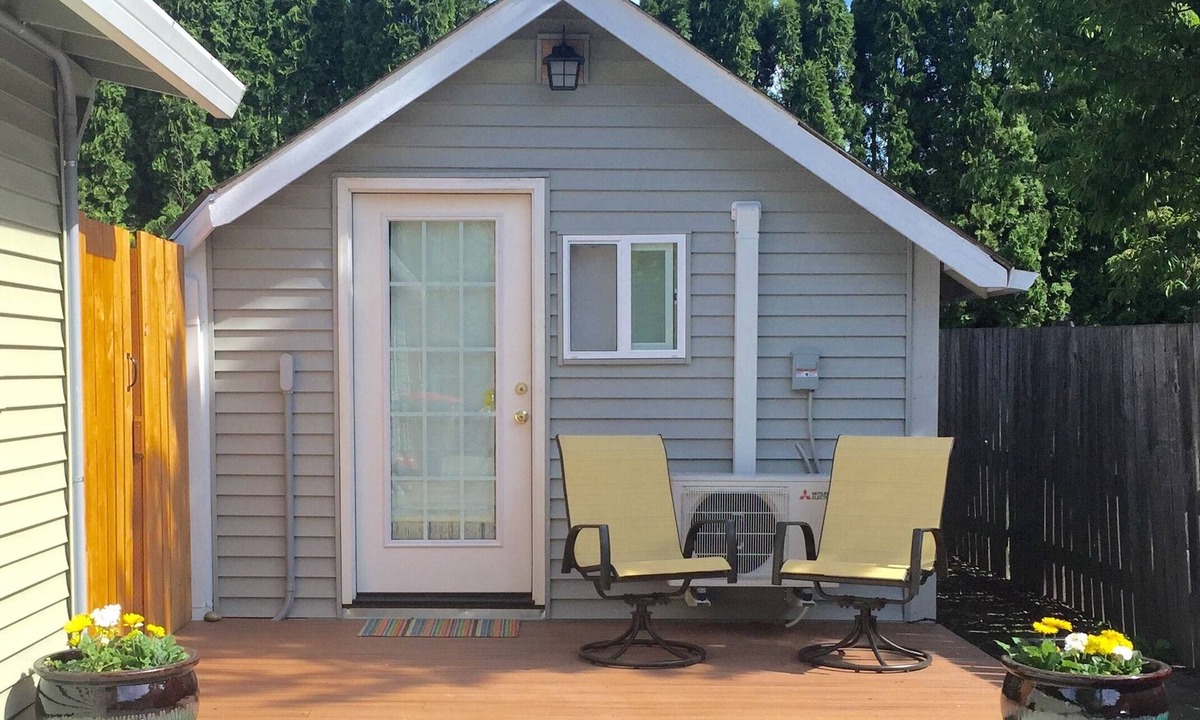 McMinnville Cottage | Quaint Studio Cottage Within Walking Distance to Historic Downtown McMinnville