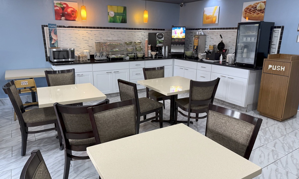 Manitowoc Hotel | Quality Inn Manitowoc