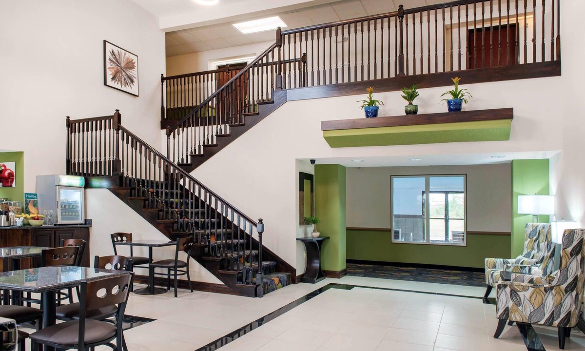 Anderson Hotel | Quality Inn & Suites Anderson I-69