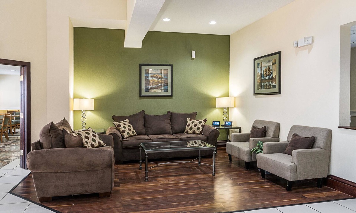 Harvey Hotel | Quality Inn & Suites Harvey - Chicago Southland