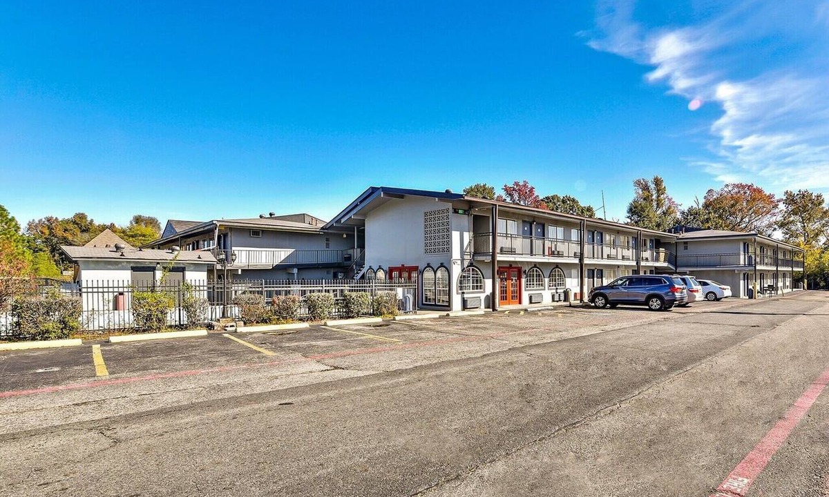 Shreveport Apartment | Queen Bed | Non smoking