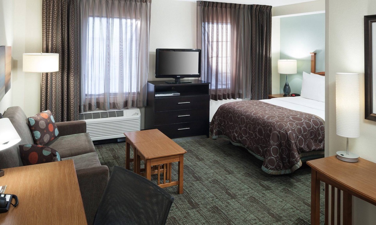 Tougaloo Apartment | Queen Studio Near IBM. Free Breakfast. Pool. Gym.
