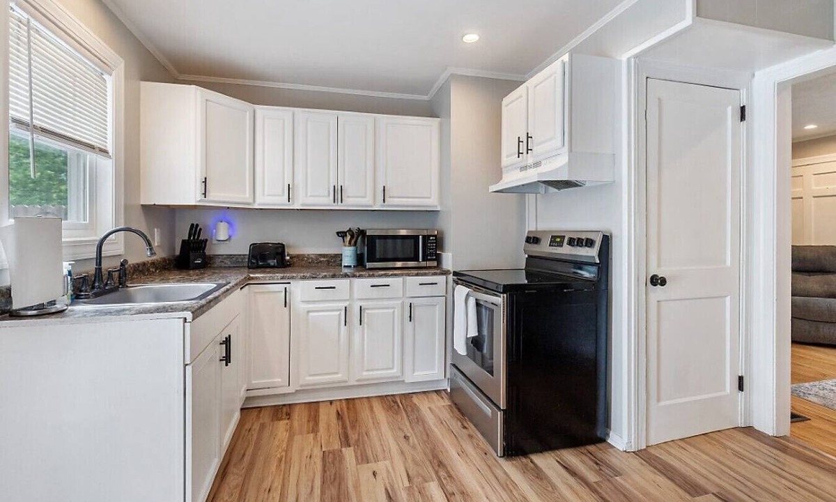 Bangor House | Quiet Charming Cape 3 bed/2bth