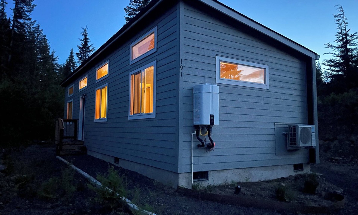 Carson House | Quiet Orbit - Cozy 2BR Near Wind River and Carson