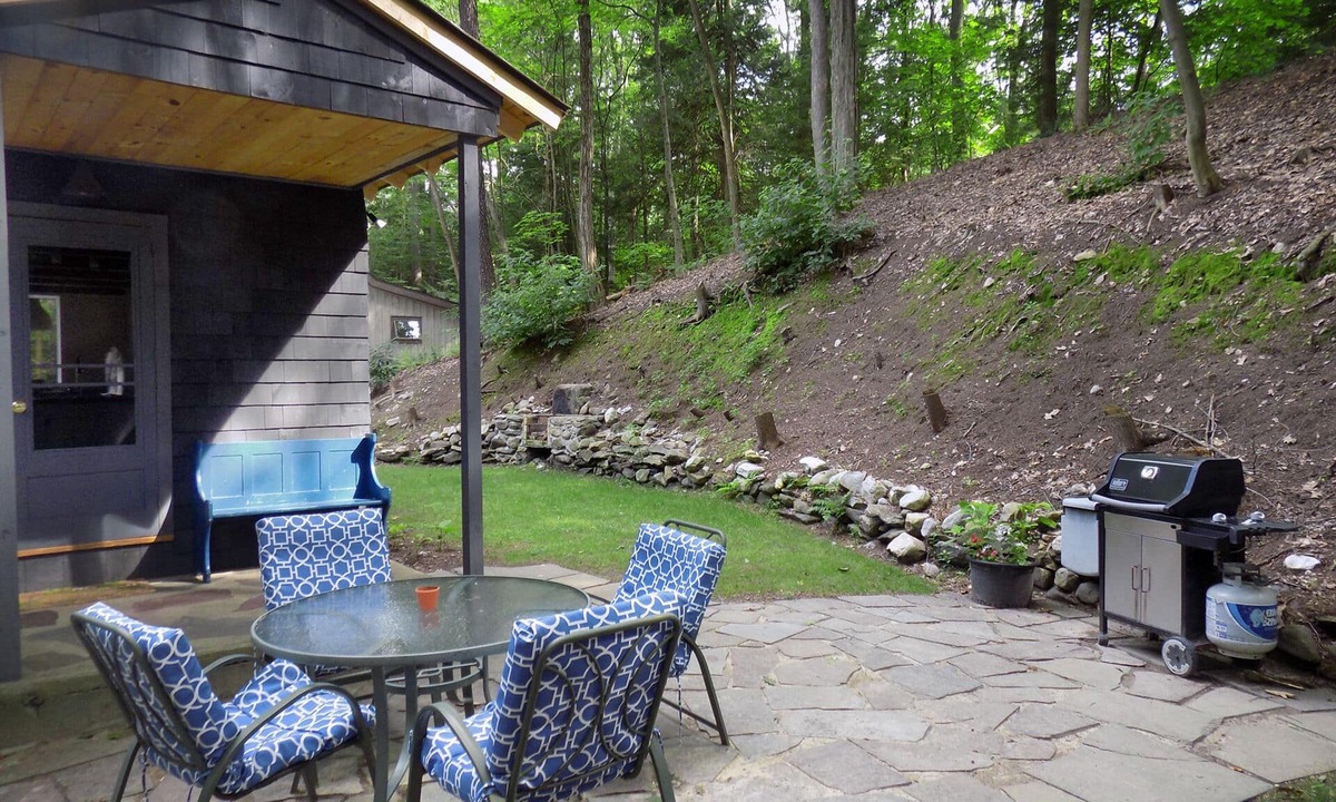 New Marlborough Cottage | Quiet rustic cottage with shared lake access