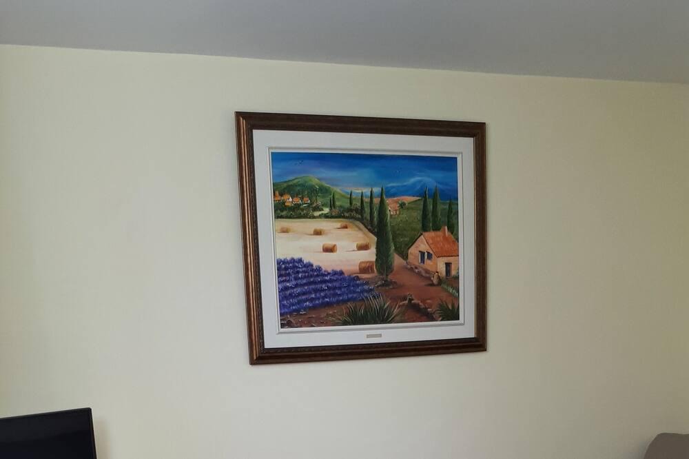 Mirabel House | Quiet well-lit accommodation welcoming