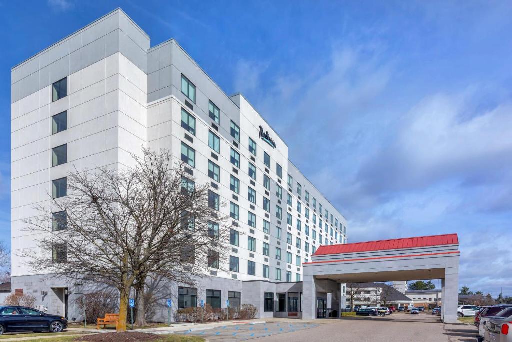 Romulus Hotel | Radisson Hotel Detroit Metro Airport