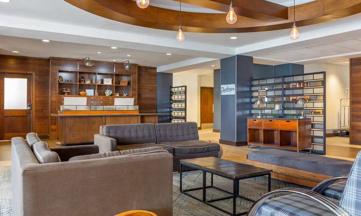 Romulus Hotel | Radisson Hotel Detroit Metro Airport