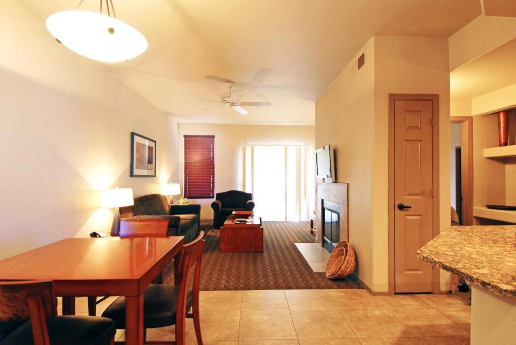 Ahwatukee Foothills Hotel | Raintree at Phoenix South Mountain Preserve