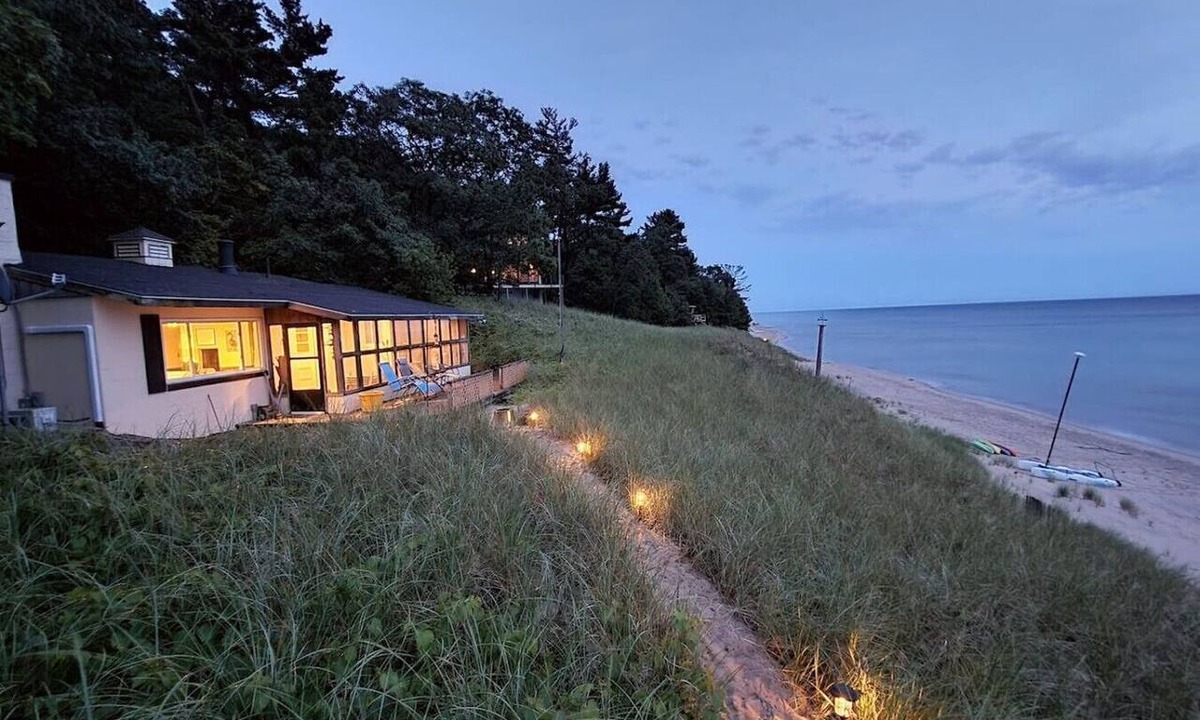 Montague House | Reagan`s Landing | Relaxing Private Beach 3BR, 1BA