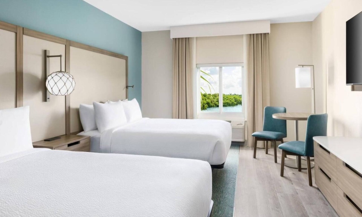 Marathon Hotel | Relax and Unwind! Outdoor Pool, Pets Are Welcome, Free Breakfast!