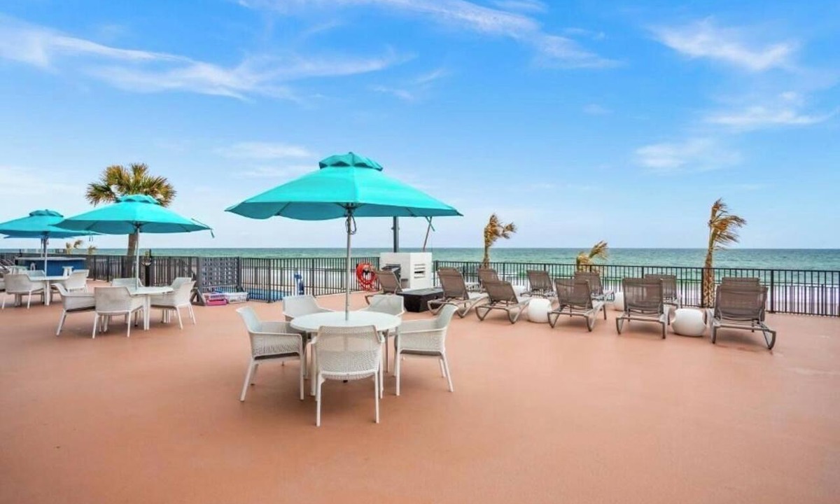 Ellinor Heights Apartment | Relaxing 1BR Getaway | Pool + Beachfront Living