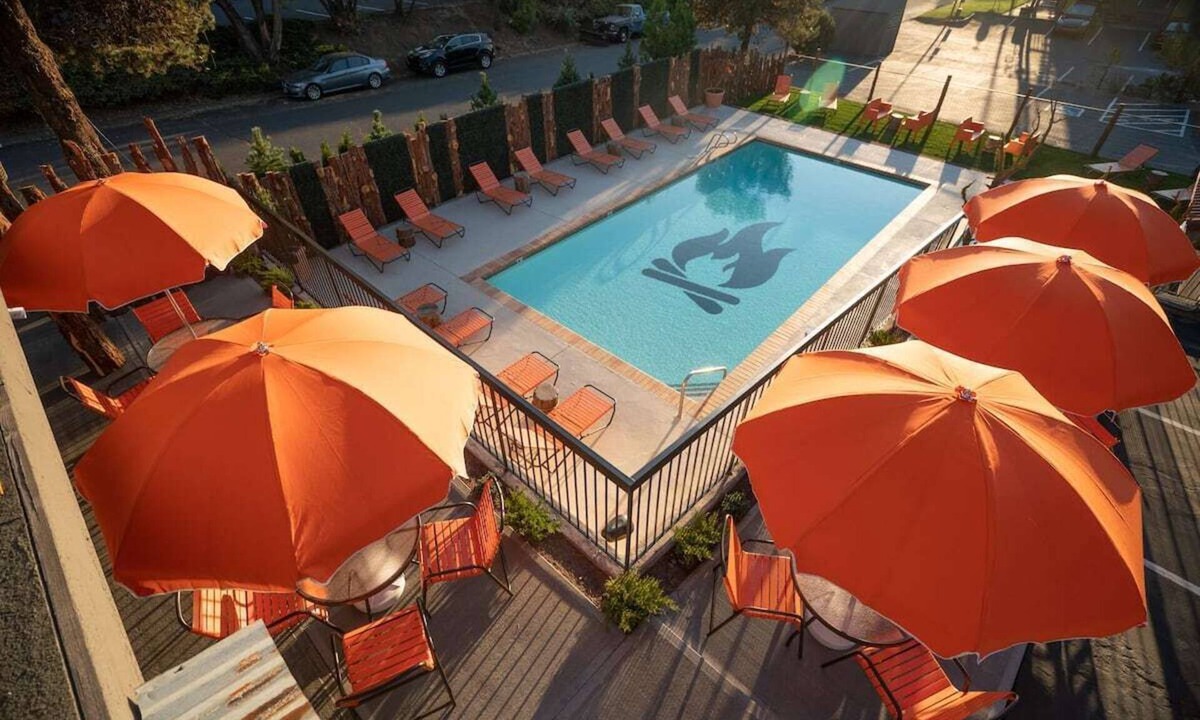 Orchard District Hotel | Relaxing Accommodation with Free Parking, Outdoor Swimming Pool!