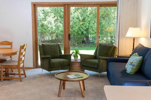Fish Creek House | Relaxing Busy Bee C-7 by Simple Life Rentals