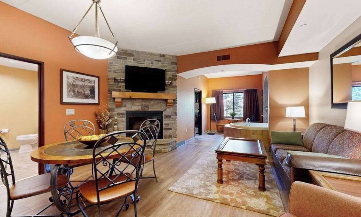 Wisconsin Dells Condo | Relaxing Dells Condo | Discounted Adventure Access Perk