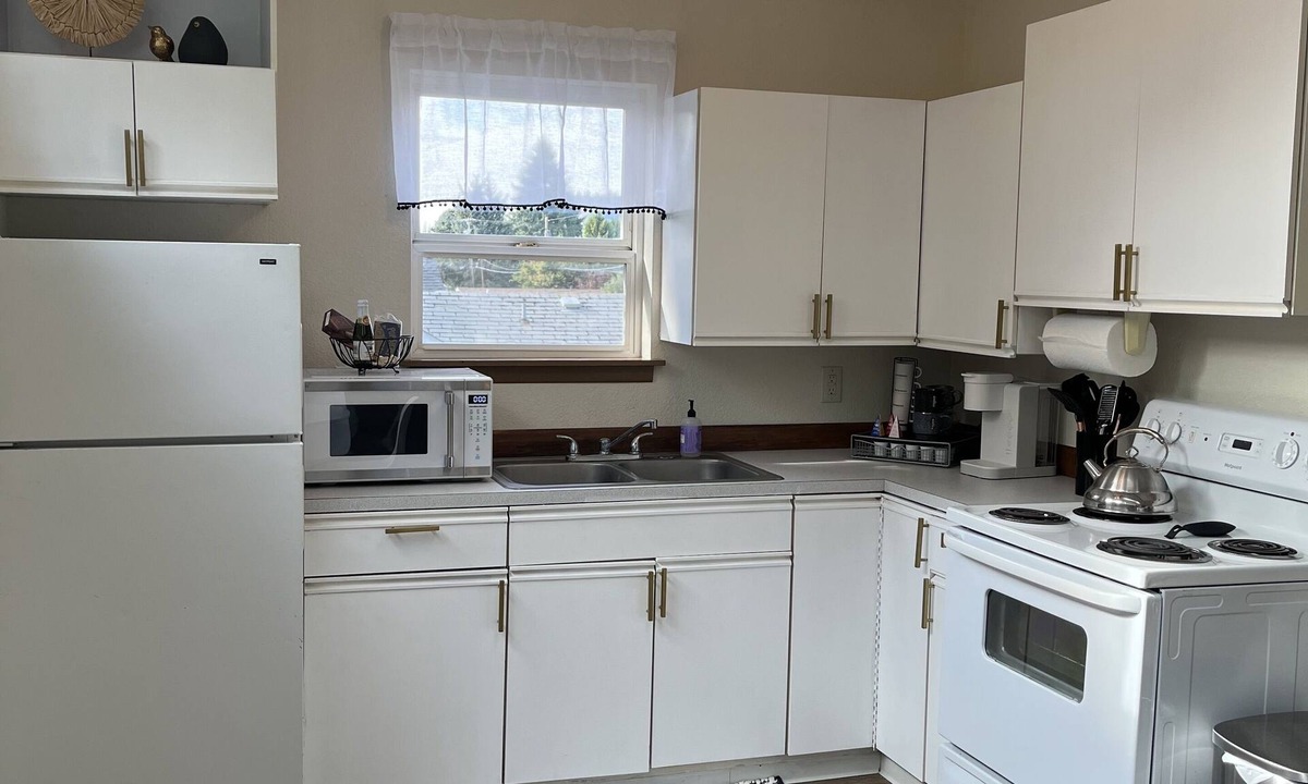 Longview Apartment | Relaxing Full Body Massage Chair Near Lake & Downtown