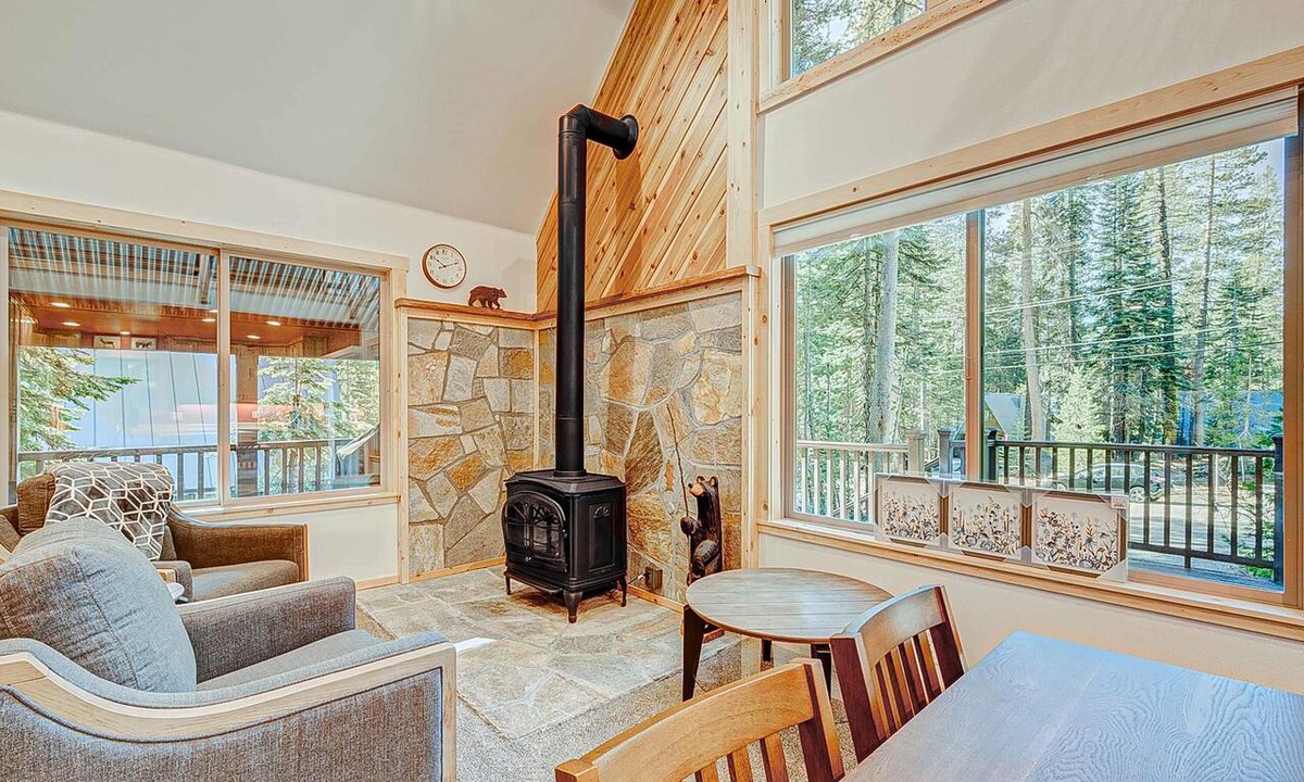 Pla-Vada Woodlands Ski Chalet | Remodeled chalet with private hot tub, bumper pool table & W&D
