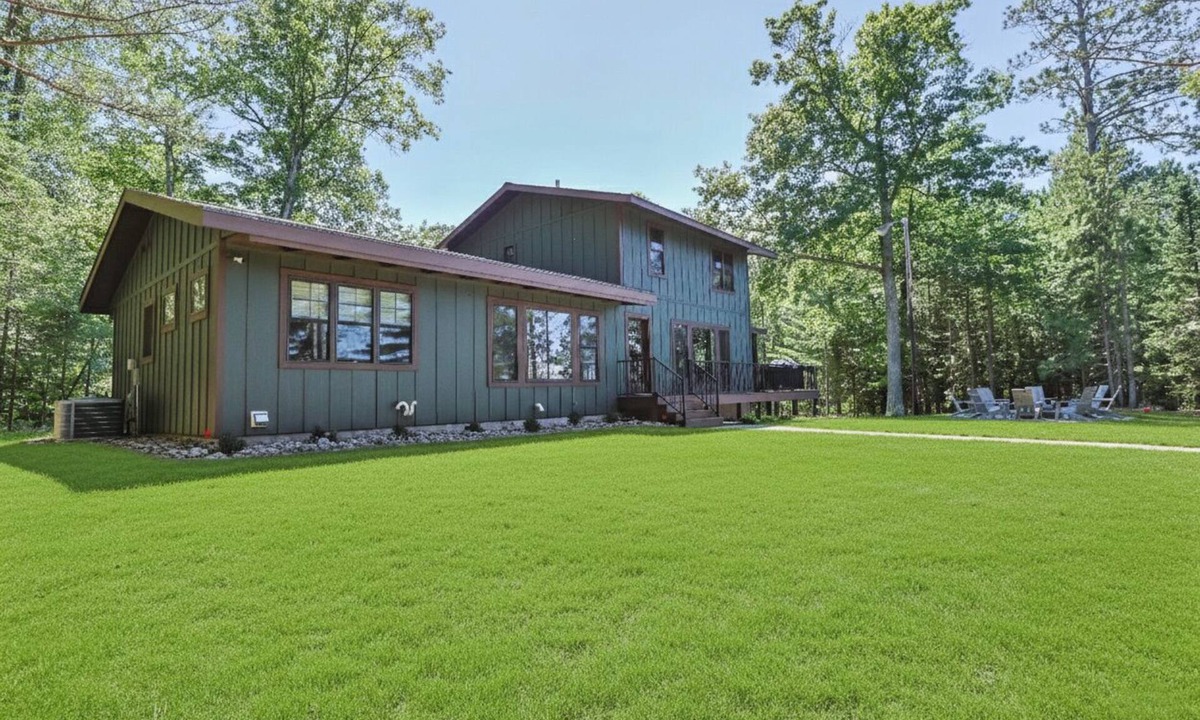 Manitowish Waters Cabin | Remodeled Luxury Lake Home 4BR/4BA + Bonus Space