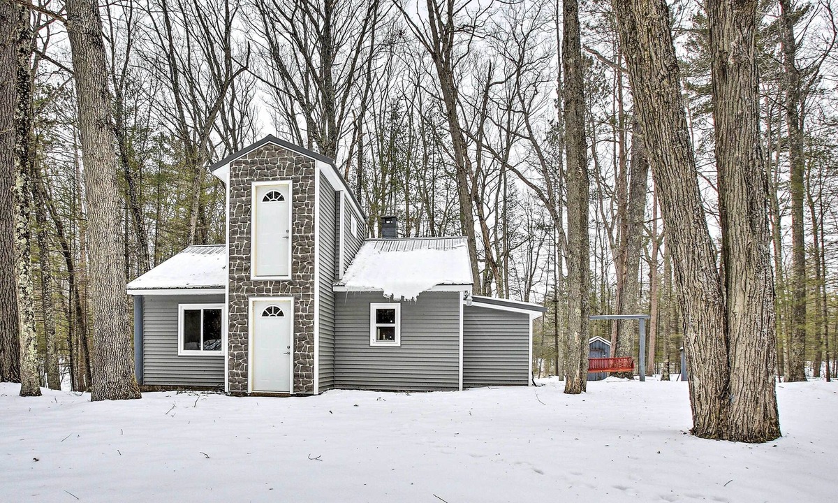 Wellston Cabin | Remote Michigan Retreat on 10 Acres w/Grill!
