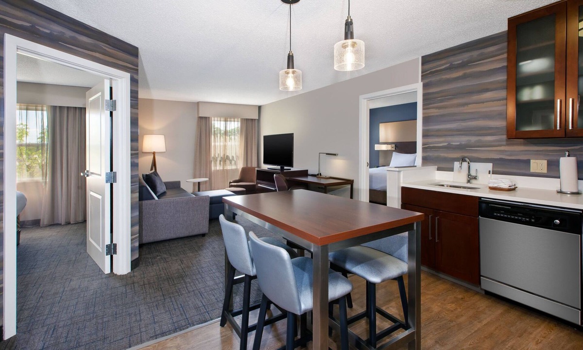 Thurston Hotel | Residence Inn by Marriott Ann Arbor North