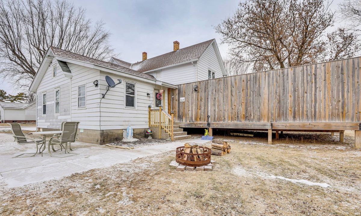 Leland Apartment | Restaurant On-Site: North Freedom Apt w/Yard!
