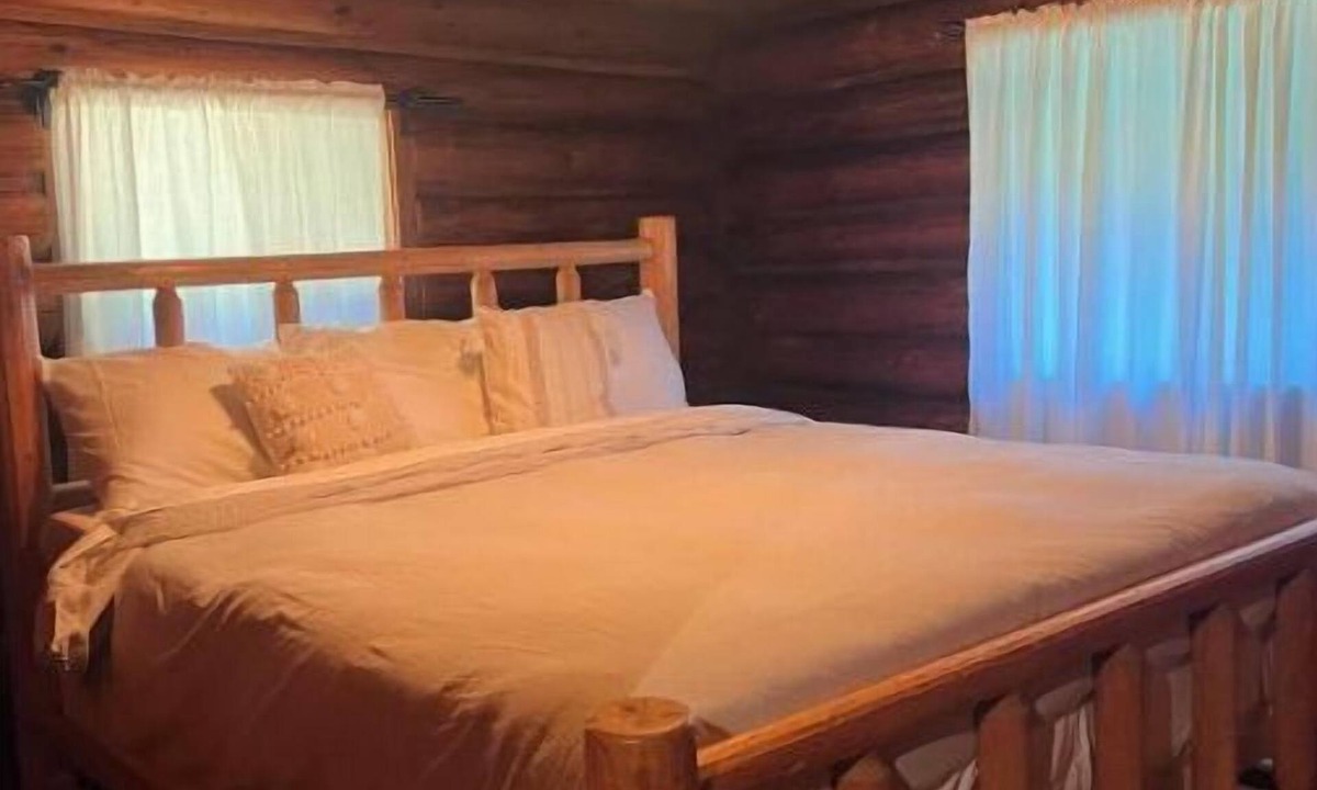 Pierce County Cabin | Restored log cabin in Ashford near Mt.Rainier