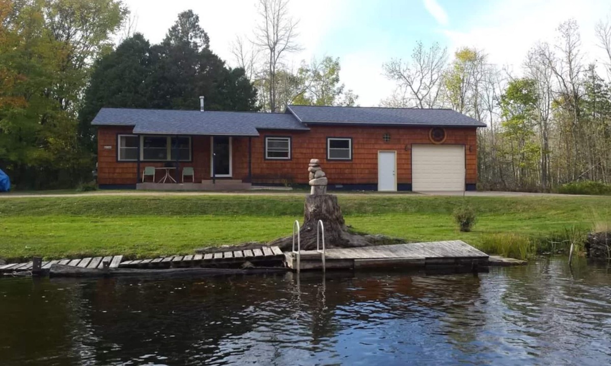Au Train Cottage | Right on the river and close to Lake Superior