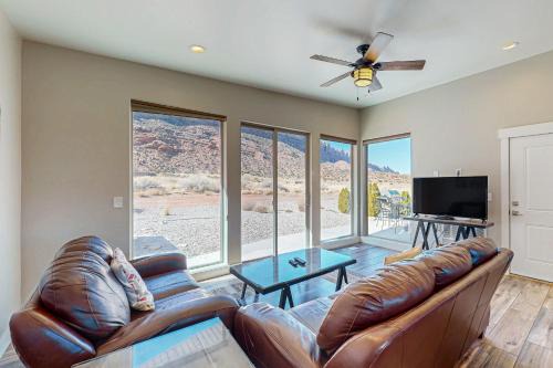 Moab South Valley House | Rim View 7