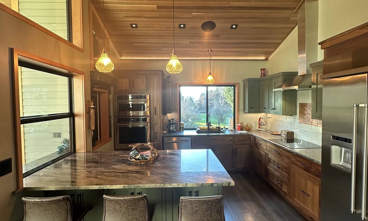 Grants Pass House | River Front Rock House