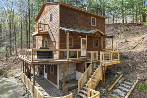 Warrensburg House | River Road Treehouse Retreat