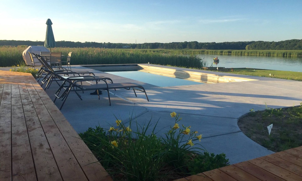 Douglas House | Riverdance, Hot Tub Open! Heated Pool open 5/8 to 10/12/26.