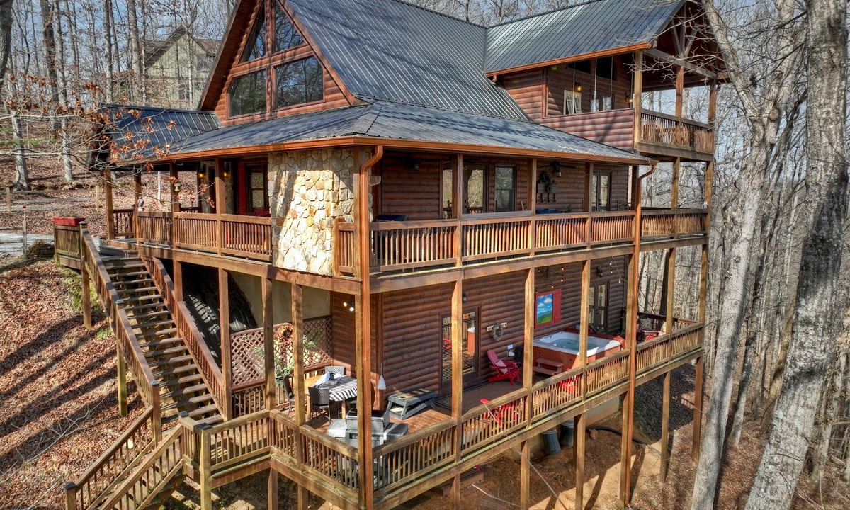 Blue Ridge Cabin | Riverfront Cabin w/Private Dock, Putting Green, Game Room! 3.5mi 2 Blue Ridge