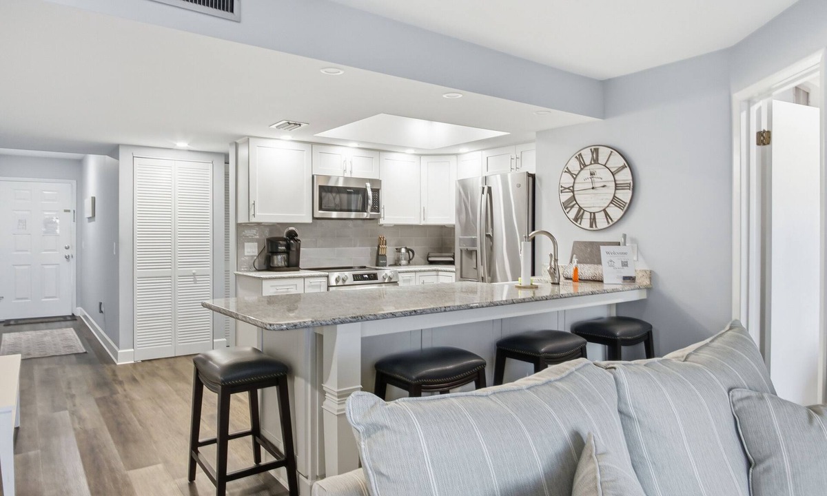 Dunnellon Condo | Riverfront Condo, Boat Dock, Pool, Hot Tub, 2 FREE Kayaks, Near Rainbow River