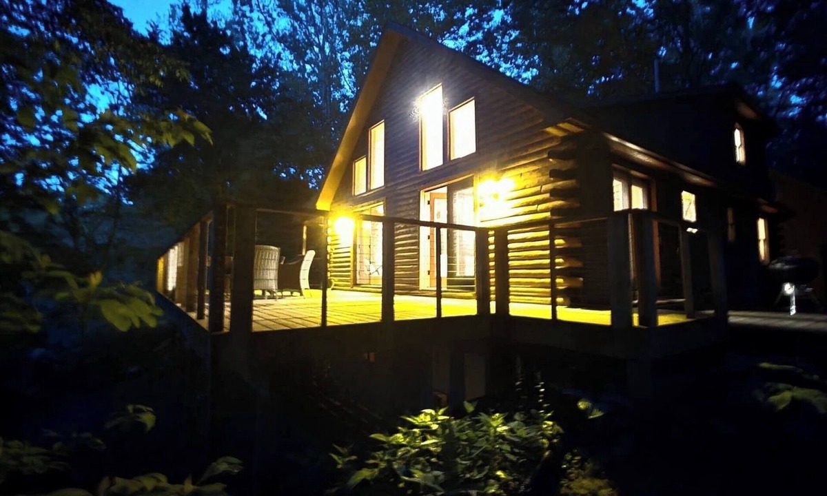 Coloma Cabin | Riverfront Log Cabin Near St Joe & South Haven