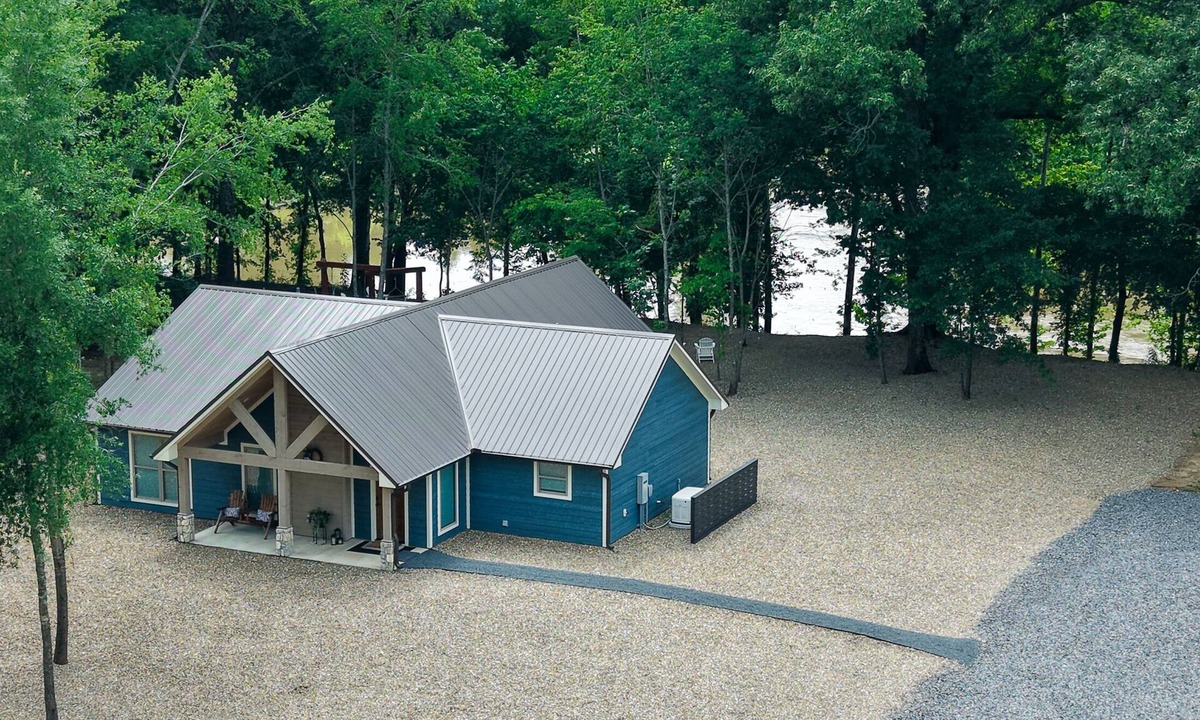 Golden Cabin | Riverfront Retreat | Beach, Fishing & Trails