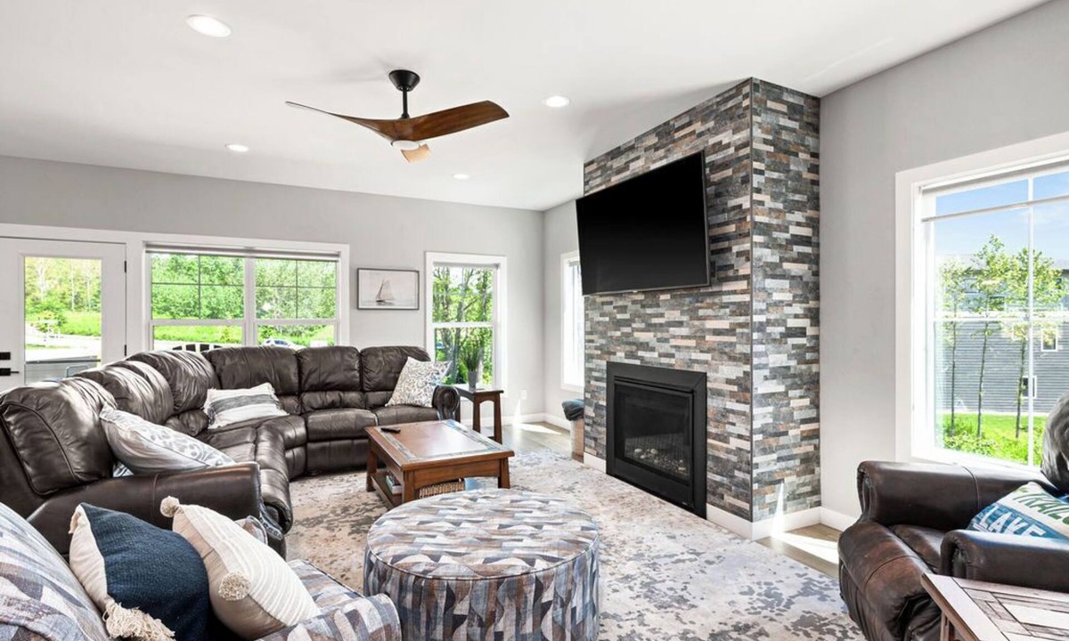 Riverside House | RiverWest Up North Oasis-Sauna-Dog Friendly