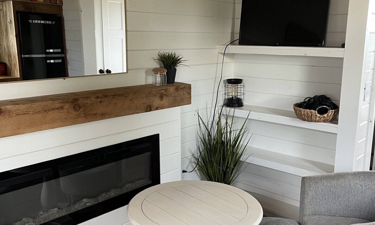 Flat Rock Cottage | Robin's Roost- Tiny house with a hot tub and bluff views