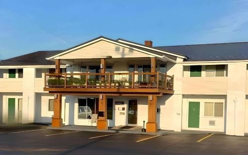 Manchester Hotel | Rodeway Inn Manchester I-90