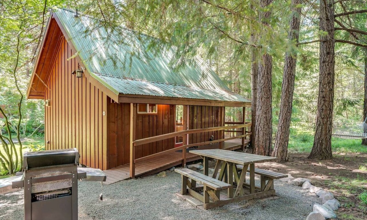Trout Lake Cabin | Romantic and Secluded Cabin Rental for Couples' Getaway near Mount Adams, Washington