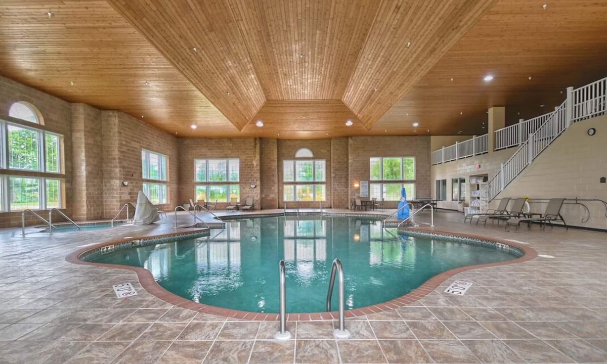 Pembine Hotel | Romantic Island Getaway! Pet-Friendly Unit w/Pool & Dining | Free Parking!